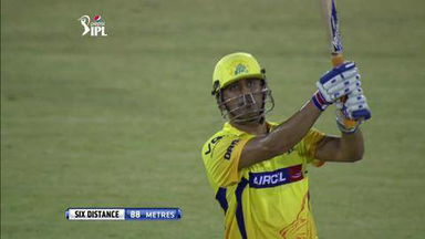 M29: KXIP vs CSK –  MS Dhoni Six