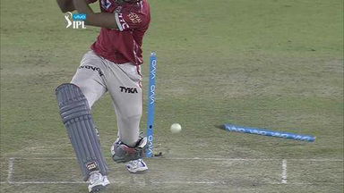 M21: KXIP vs MI – Axar Patel Wicket