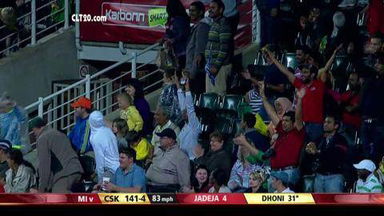 M14: CSK vs MI – MS Dhoni six