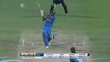 IND vs NZ 2016, 5th ODI: Axar Patel  Six
