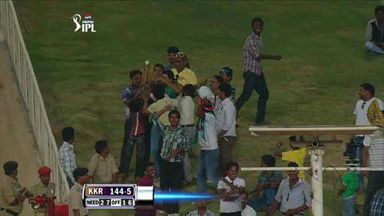 M65: KKR vs PWI – Yusuf Pathan Six