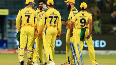 Out in a flash: Uthappa & MS Dhoni combine to run-out Maxwell