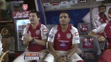 Match 25 KXIP vs RCB – de Villiers' Wicket