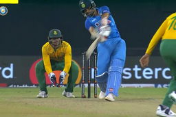 IND vs SA 2022, 3RD T20I: Deepak Chahar  Six