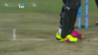 M42: SRH vs DD – Yuvraj Singh Wicket
