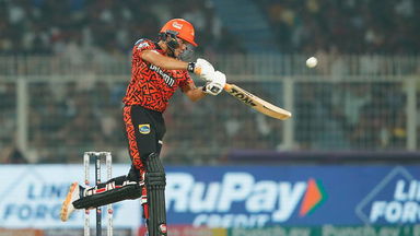 4,6,6: Abhishek Sharma goes after Varun Chakaravarthy