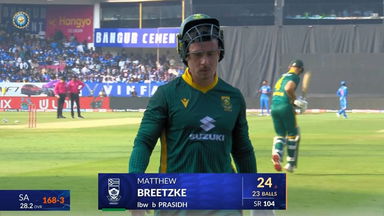 IND vs SA 2025, 3rd ODI: Matthew Breetzke Wicket