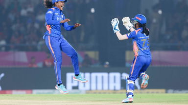Same over, 2 fine catches, ft. Poonam Khemnar and Rahila Firdous