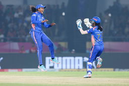 Same over, 2 fine catches, ft. Poonam Khemnar and Rahila Firdous