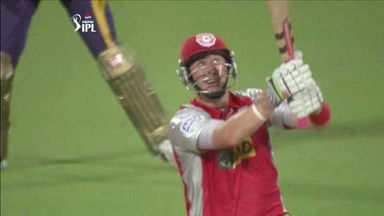 M35: KKR vs KXIP – David Hussey Wicket