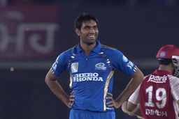 5/21! Clinical Munaf Patel registers his first FIFER in IPL