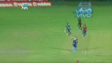 M54: GL vs MI – Martin Guptill Wicket