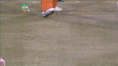 Q3: NK vs LIO –  Nasir Jamshed Wicket