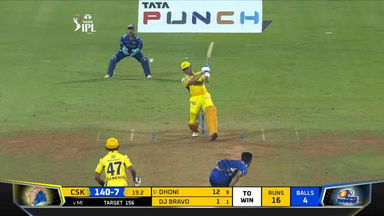 M33: MI vs CSK – MS Dhoni Six