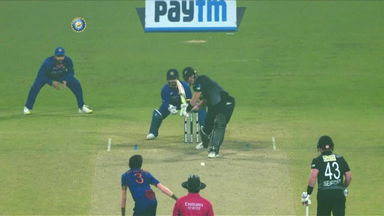 IND vs NZ 2021, 3RD T20I : Martin Guptill Six