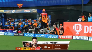 M06: SRH vs RCB – Manish Pandey Wicket