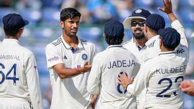 A Washington Sundar Cracker! Flight, drift, spin & Timber strike