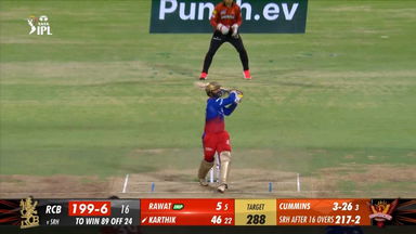 M30: RCB vs SRH – Dinesh Karthik Six