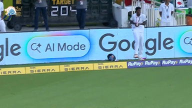 Smooth! Ball boy takes a flawless catch beyond the ropes