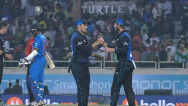 IND vs NZ 2016, 4th ODI: Umesh Yadav  Wicket
