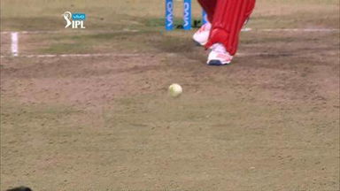 M11: RCB vs DD – Virat Kohli Wicket
