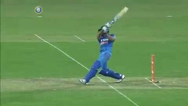 4TH ODI: IND vs SL – Rohit Sharma Six