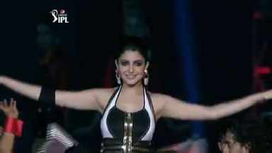 IPL 2015 Opening Nite : Anushka Sharma performs on popular Bollywoood numbers