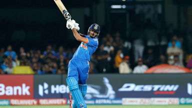 Axar Patel's vital cameo of 31(21)