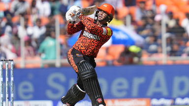 6 x 2: Abhishek welcomes Rashid into the attack in style