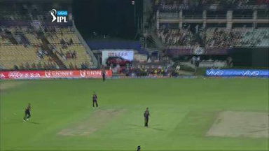 M32: KKR vs KXIP – Marcus Stoinis Wicket