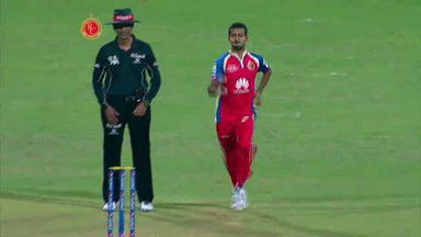 M38: RCB vs DD –  Mayank Agarwal Wicket