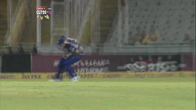 Q6: SRH vs OT –  Cameron White c BB McCullum b Wagner