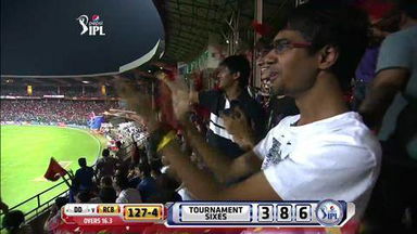 M38: RCB vs DD –  Yuvraj Singh Six