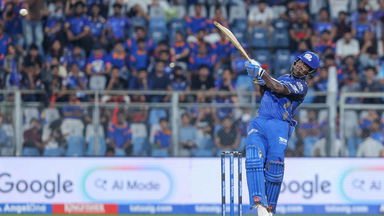 9 Sixes! Sherfane Rutherford's entertaining 71*(31)