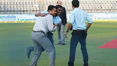 Commentators pull off the #DoItLikeDhoni challenge