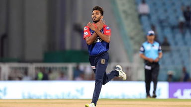 6 & OUT! Sakariya wins the battle against KL Rahul