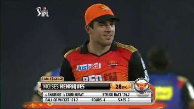 M48: SRH vs KXIP – Moises Henriques Wicket