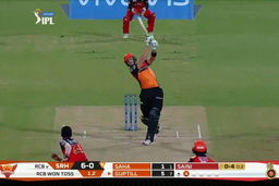 M54: RCB vs SRH – Martin Guptill Six