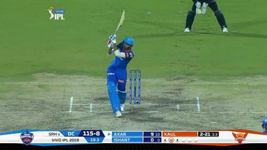 M16: DC vs SRH – Axar Patel Six
