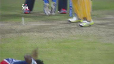 M8: CSK vs DD –  MS Dhoni Wicket