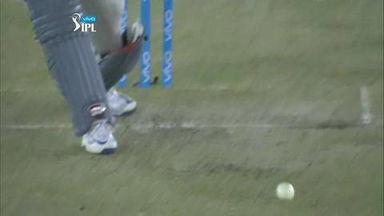 M13: KXIP vs KKR – Axar Patel Wicket