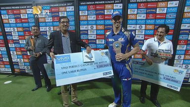 Q2: MI vs KKR – VIVO perfect catch of the match – Mitchell Johnson