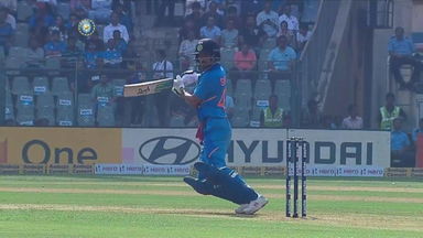 4,4 – Shikhar takes on Cummins