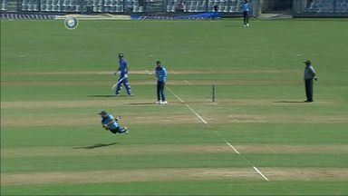 Flying Manoj Tiwary takes a stunner