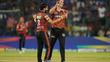 Captain Cummins' crucial spell of 3/43