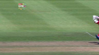 M10: LIO vs SYD – Phangiso c Thornely b Starc