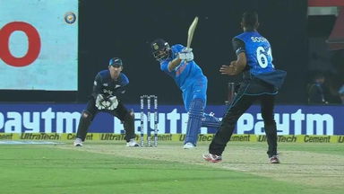 IND vs NZ 2016, 1st ODI: Virat Kohli Six