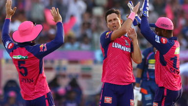 Early Strikes: Trent Boult does Trent Boult things