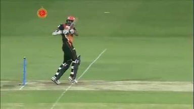 M8: RCB vs SRH – Shikhar Dhawan Six