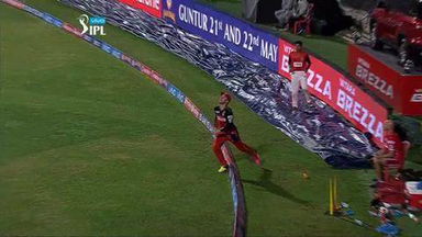 M50: RCB vs KXIP – Freecharge Bolt  Moment – AB de Villiers